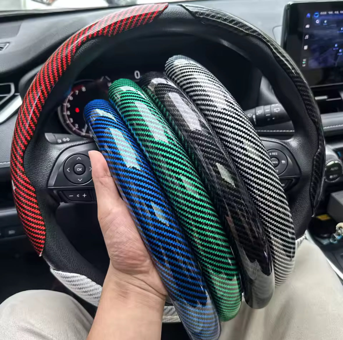 Car Steering Wheel Cover Warm Winter 38cm Round Steery Wheel Universa Glossy Laser Carbon Fiber Auto Interior